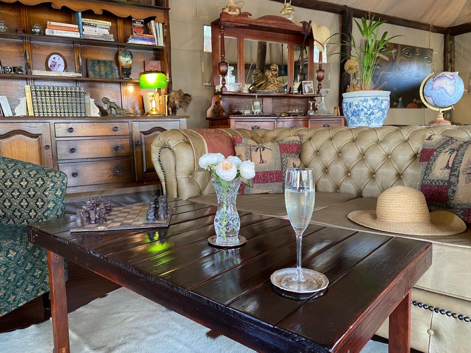 Out In Africa Wildlife Lodge ฮามมันสคราล ภายนอก รูปภาพ